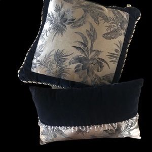 Vintage Luxe, Gold/Black Pillows
